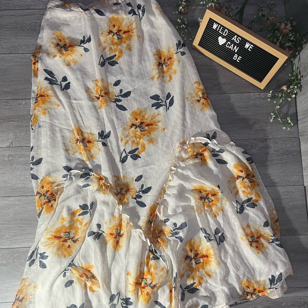 Lulus skirt (C)